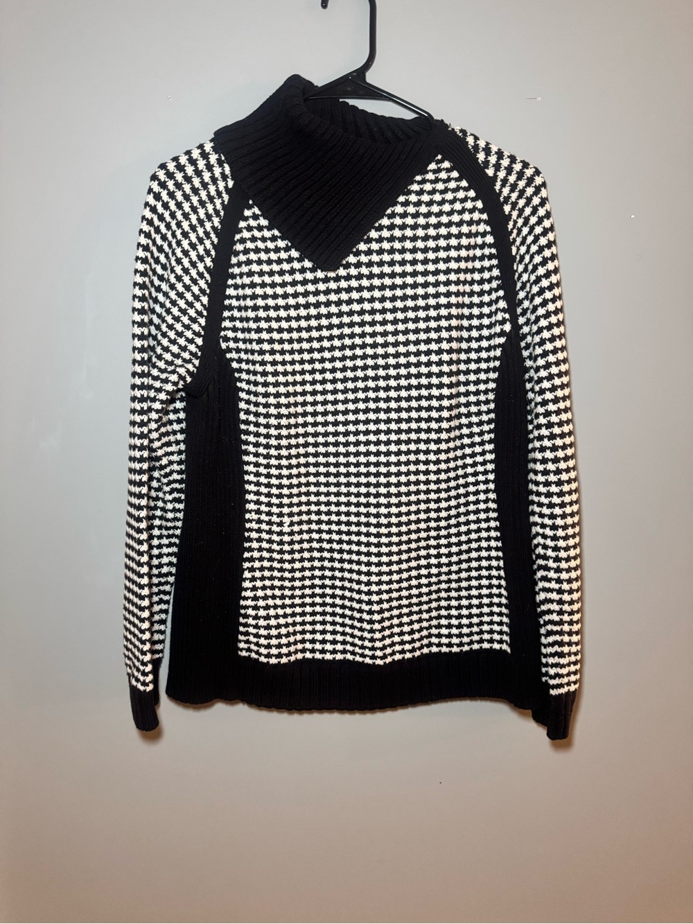 Liz Claiborne Black & White Houndstooth Cowl Neck Sweater